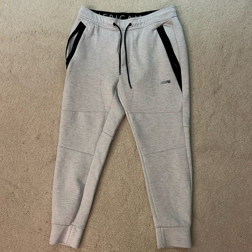 White American Eagle Joggers